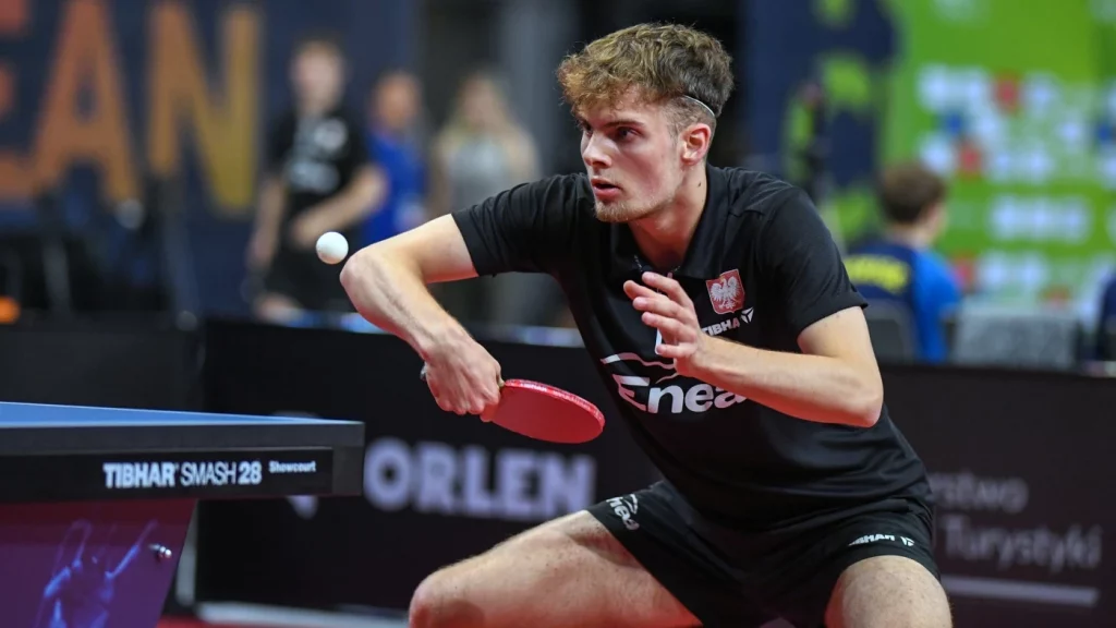 Read more about the article Komplet zwycięstw Miłosza Redzimskiego w Singapurze