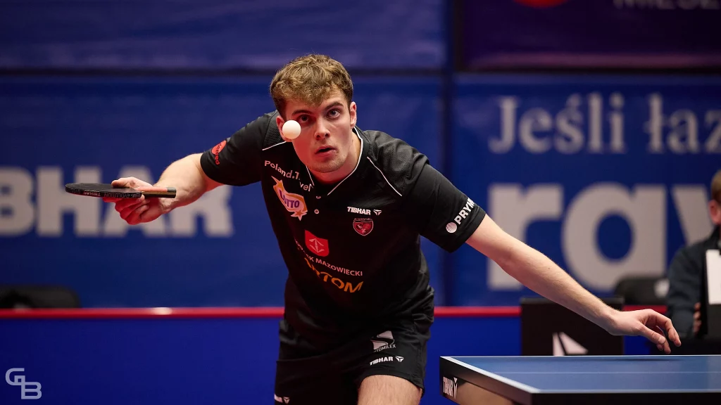 Read more about the article W środę rano mecz Miłosza Redzimskiego z Lin Shidongiem