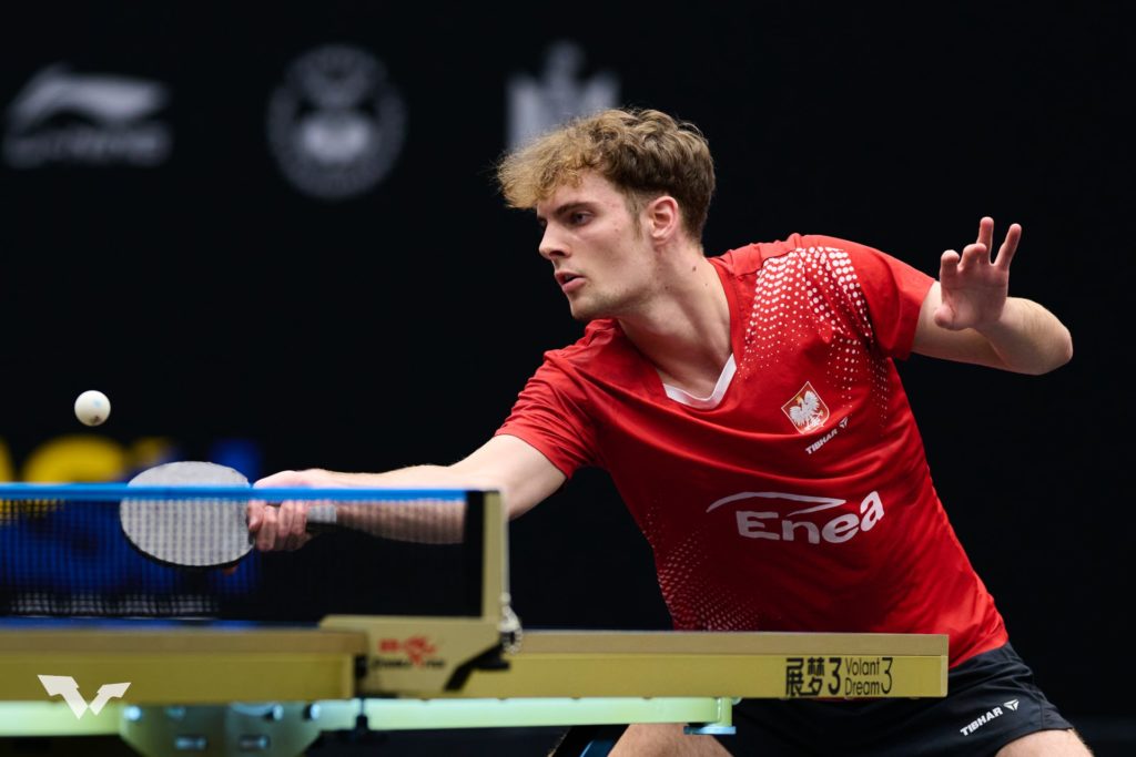 Read more about the article Fantastyczny mecz Miłosza Redzimskiego z Mistrzem Świata Wang Chuqinem!